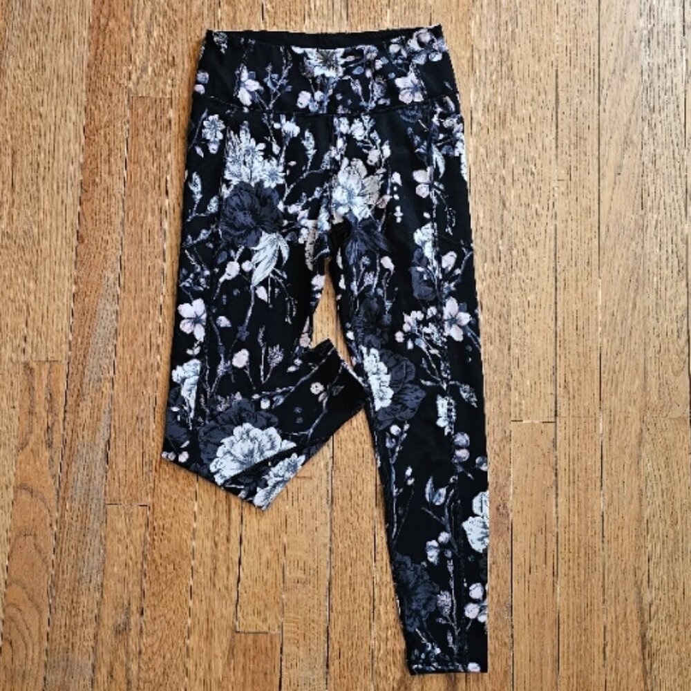 EUC Victoria Secrets Incredible Essential Leggings Black Floral